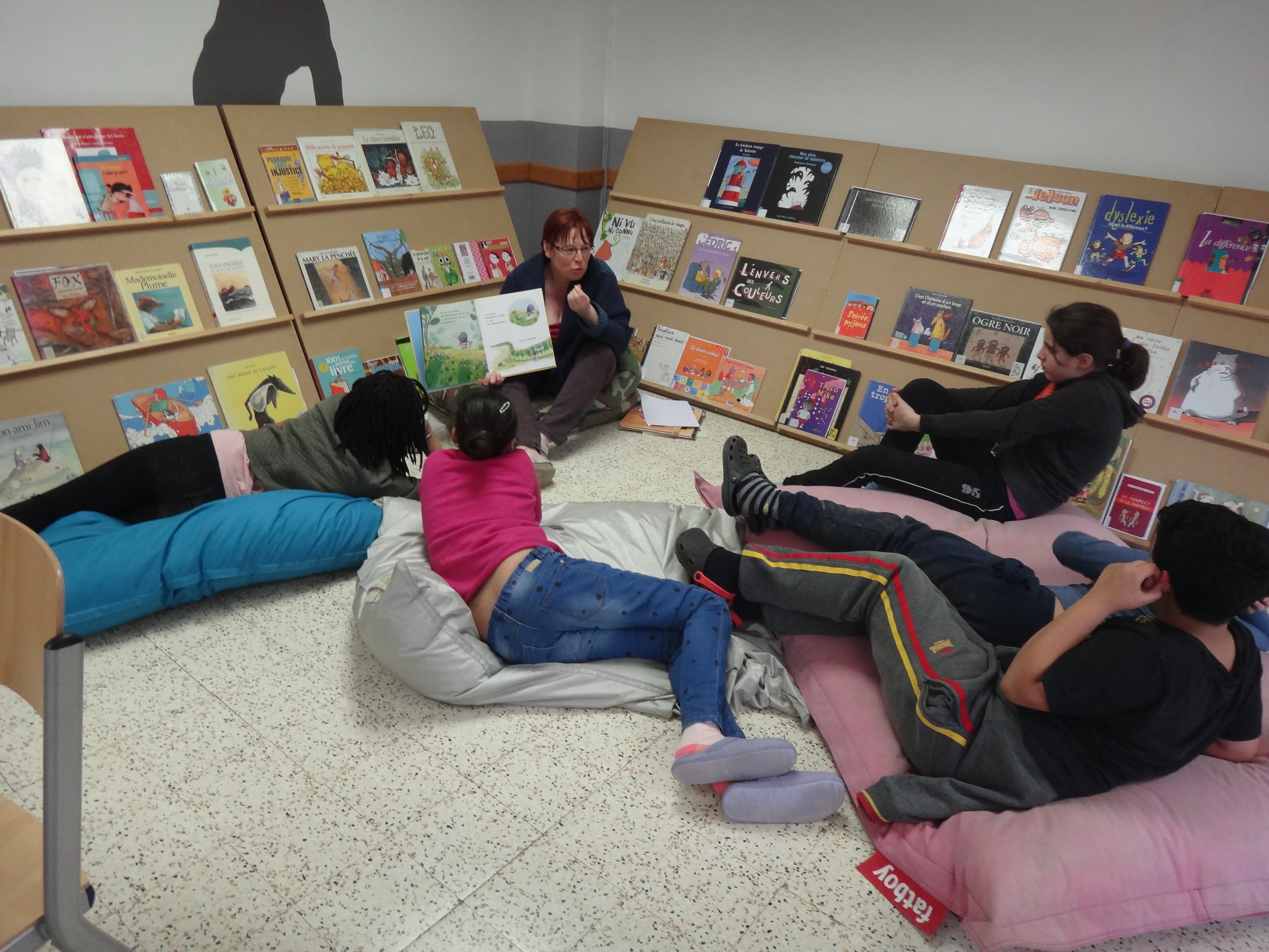 Enfin, oui,bien sûr qu'on lit pendant la classe lecture !